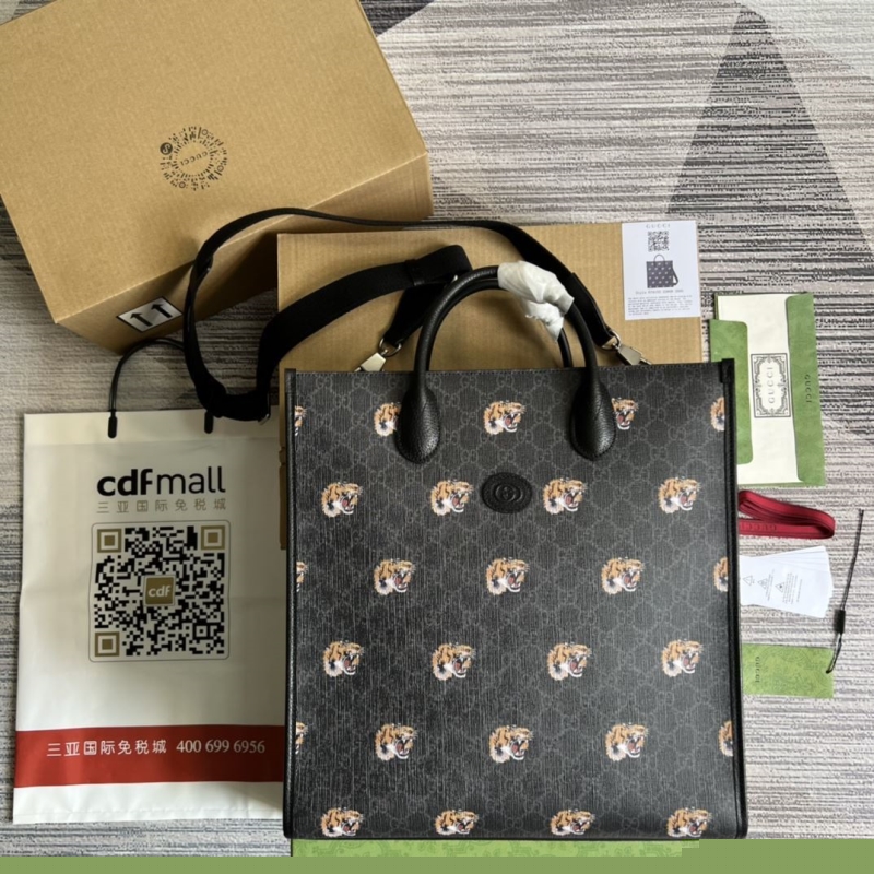 G*u*i shopping bags